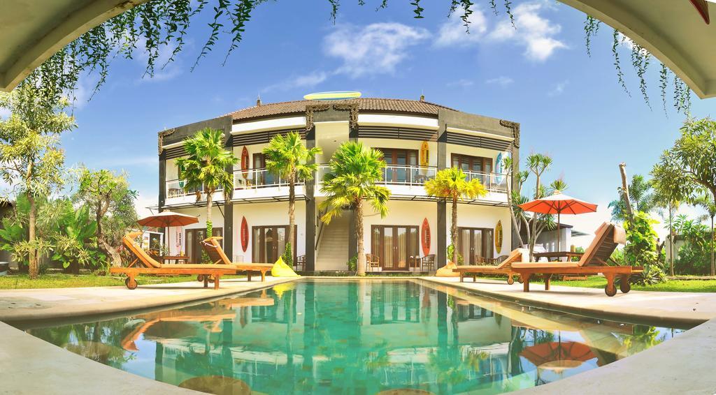 Premier Surf Camp Hotel Canggu Exterior foto