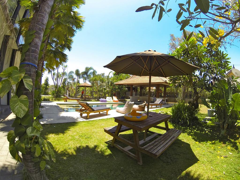 Premier Surf Camp Hotel Canggu Exterior foto