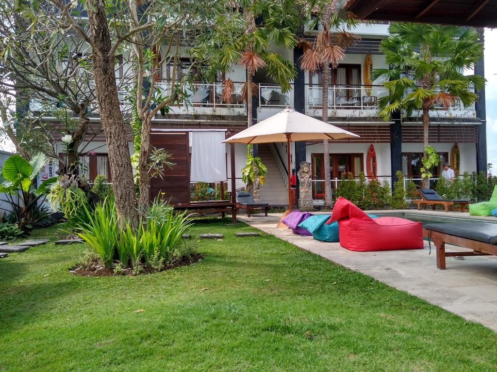 Premier Surf Camp Hotel Canggu Exterior foto