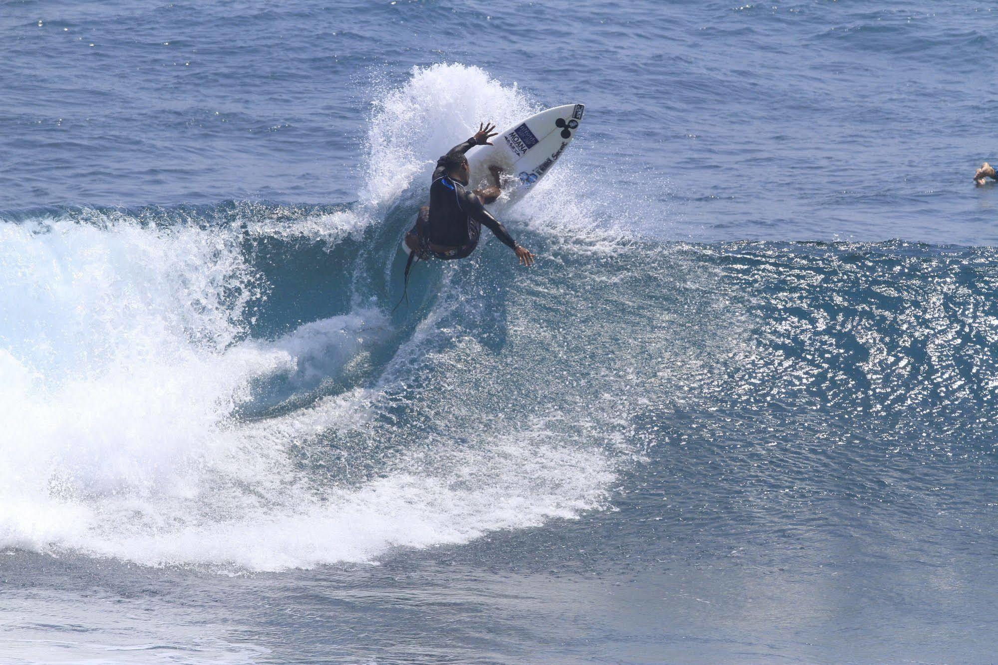 Premier Surf Camp Hotel Canggu Exterior foto
