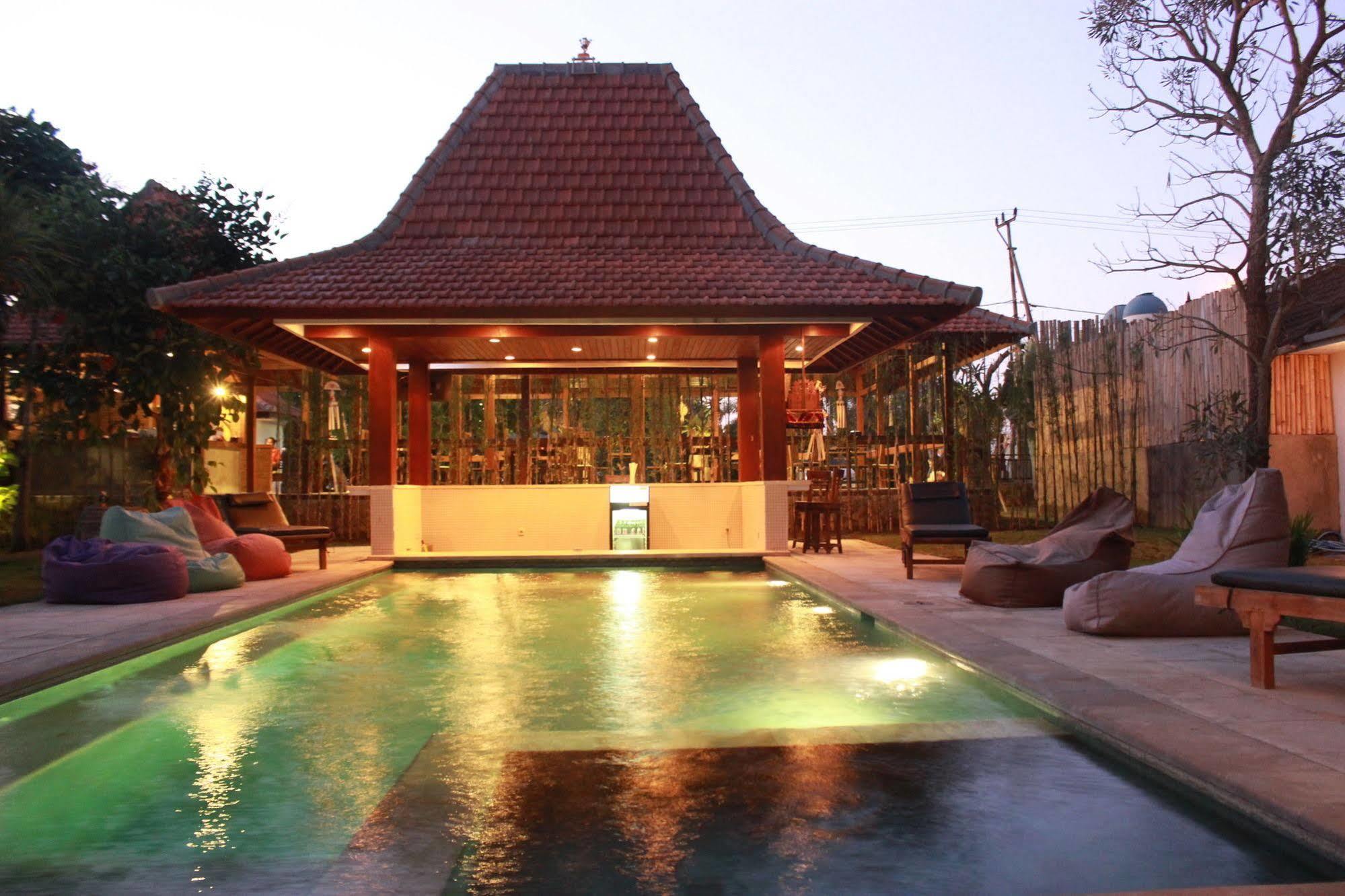 Premier Surf Camp Hotel Canggu Exterior foto
