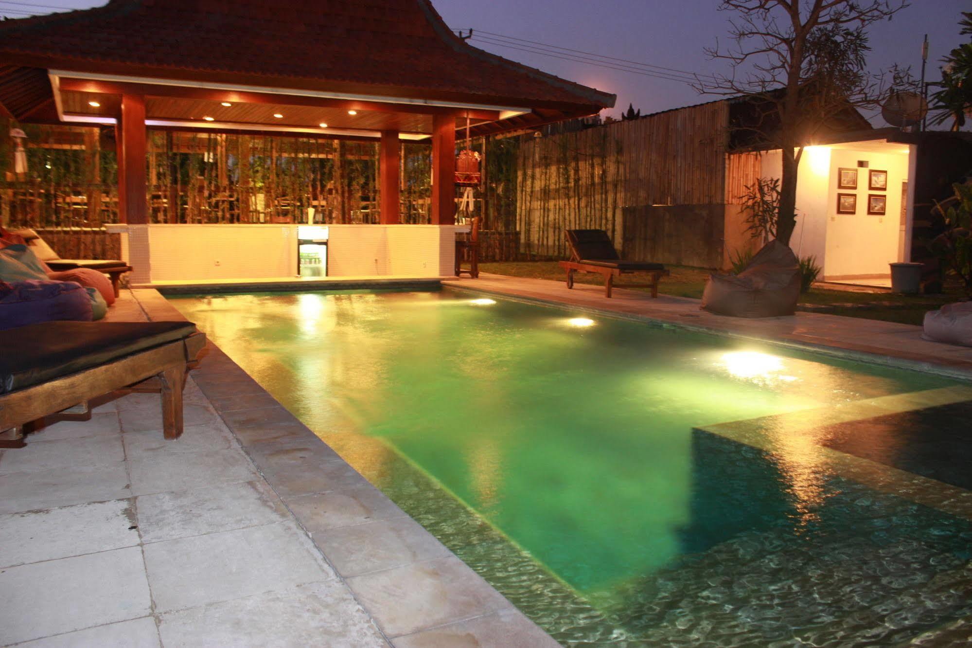 Premier Surf Camp Hotel Canggu Exterior foto