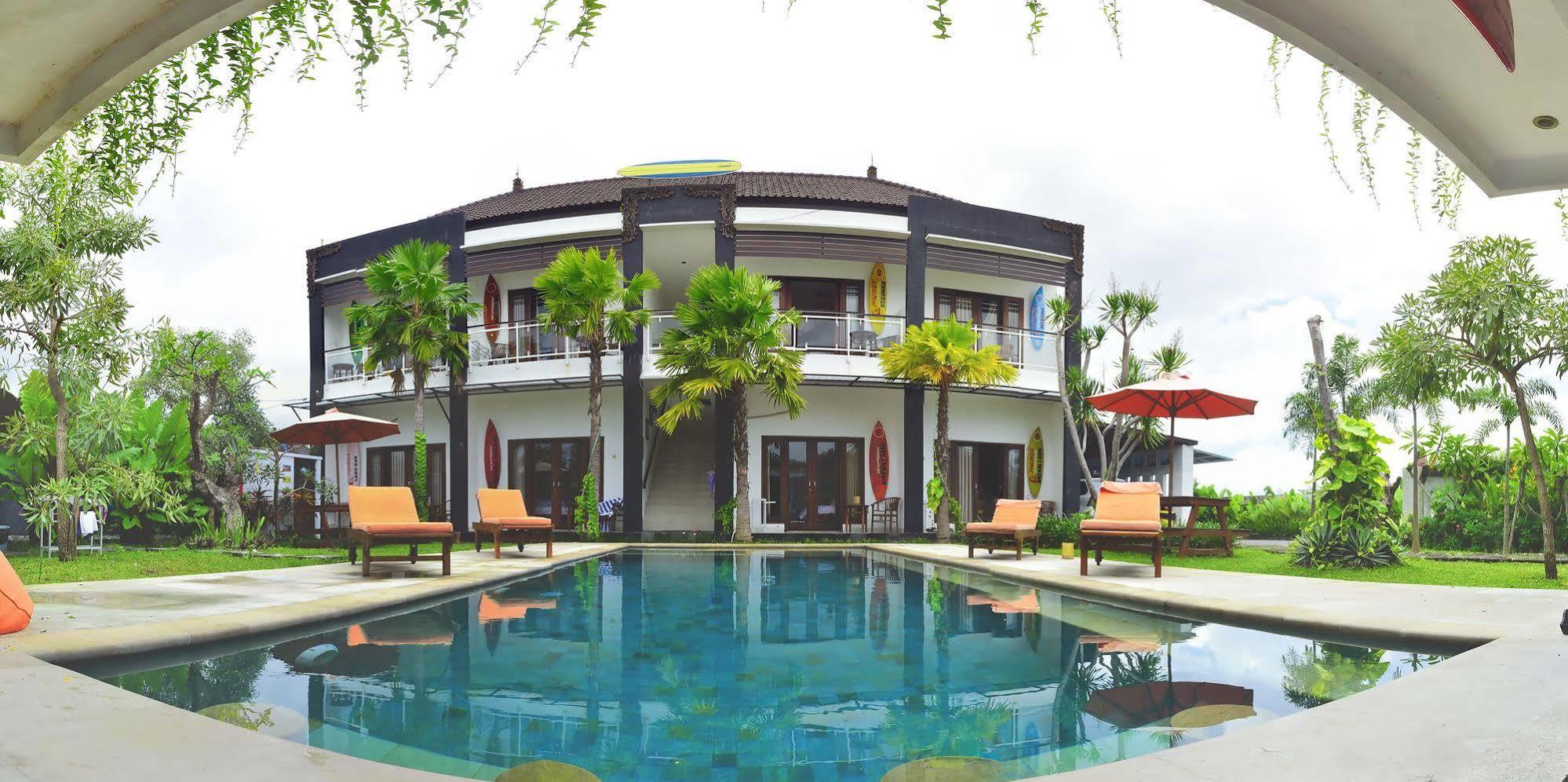 Premier Surf Camp Hotel Canggu Exterior foto